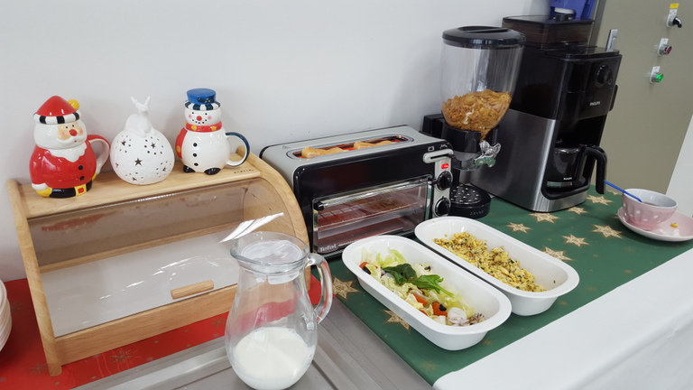 상쾌한 아침 셀프 모닝빵,토스트,씨리얼,샐러드 바^^